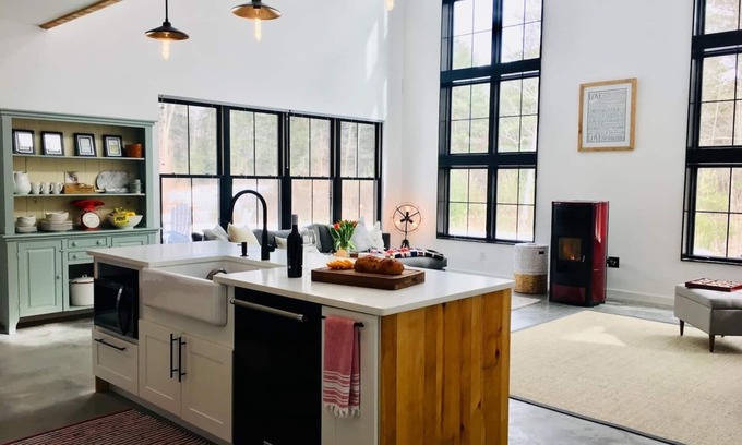 Lee House | Berkshire Mountain retreat with Urban eco-luxuries