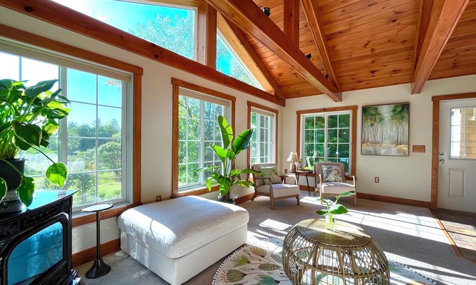 Richmond House | Berkshires sanctuary with outdoor living area & firepit. 8minutes to Tanglewood!