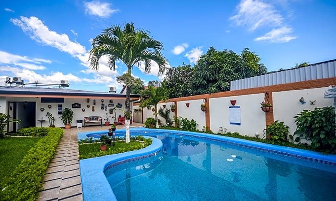 Cacique Hotel | Berlor Airport Inn