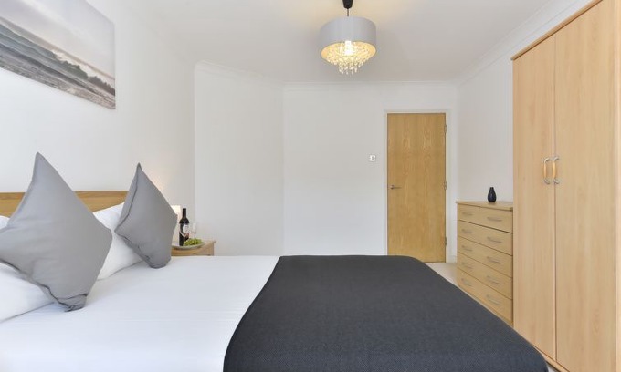 Riverside Apartment | Bermondsey Apartment, Sleeps 4 with WiFi