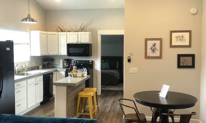 Sheridan Apartment | Bermuda Triangle - 1 Bed/1 Bath Apartment