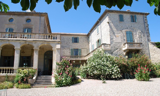 Trausse Bed & Breakfast | Bernard de Cardaillac room at Château de Paulignan