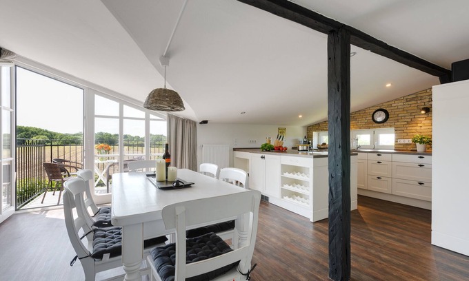 Schausende Apartment | Berth 1 - balcony, garden furniture, fireplace, shower, bathtub, washing machine