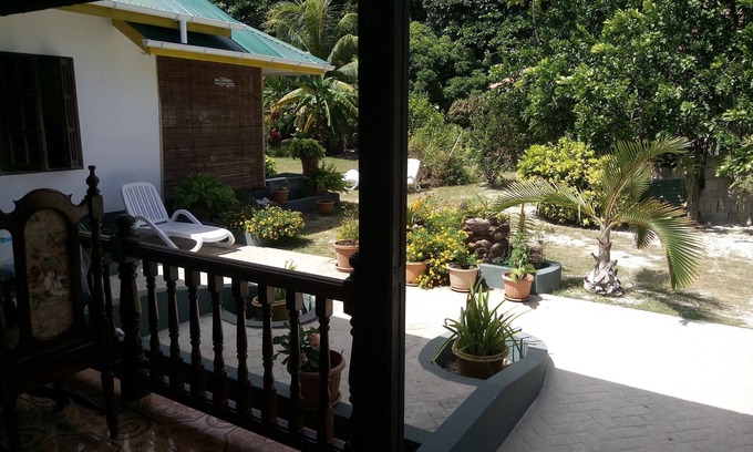 La Passe Bed & Breakfast | Beryl Guesthouse - #Ocean Familiale - Village and ocean within 5mn walking distance