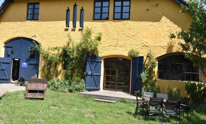 Neu Bartelshagen Apartment | Besondere Ferienwohnung Bibliothek in Buschhagen