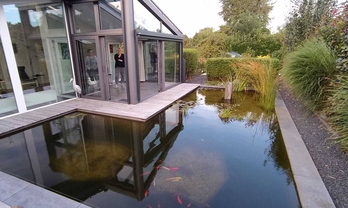 Brocksteg House | Besonderes Freistehendes, Naturnahes Häuschen mit Wintergarten, Teich und Garten