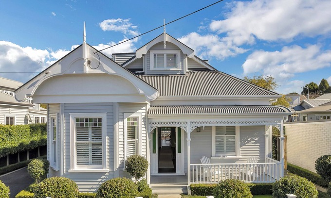 Mount Eden House | Bespoke Stays - Disraeli Sanctuary