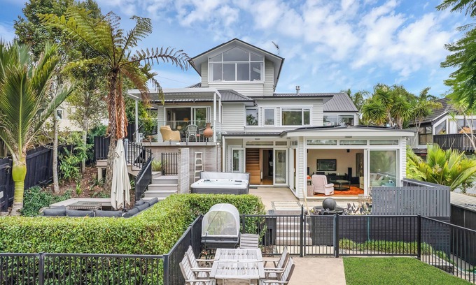 Belmont House | Bespoke Stays- Keys Street Haven