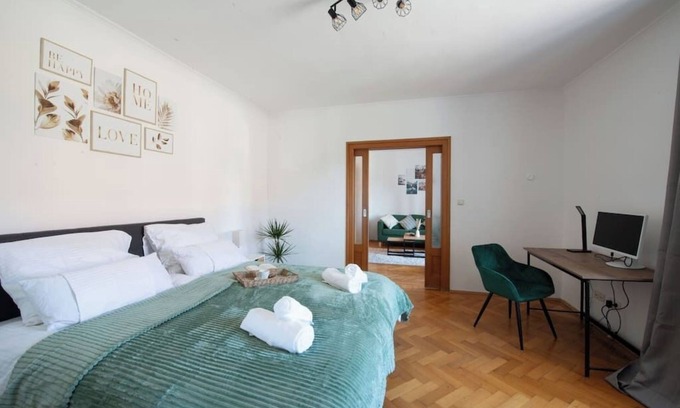 Haag in Oberbayern Apartment | BeSSa Homes Haag 6 Persons 2 bedrooms 3 king-beds + balcony