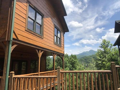 Gatlinburg House | Best 3King EnSuites, Views, Game&Theater Rms, Pool