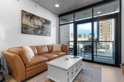 Rio Grande Apartment | Best Amenities Pool Htub Gym Pking Downtown Views