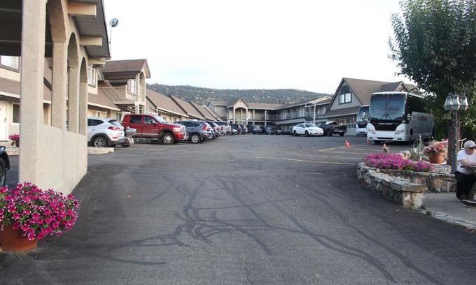 Valleyview Hotel | Best Budget Inn & Suites Kamloops