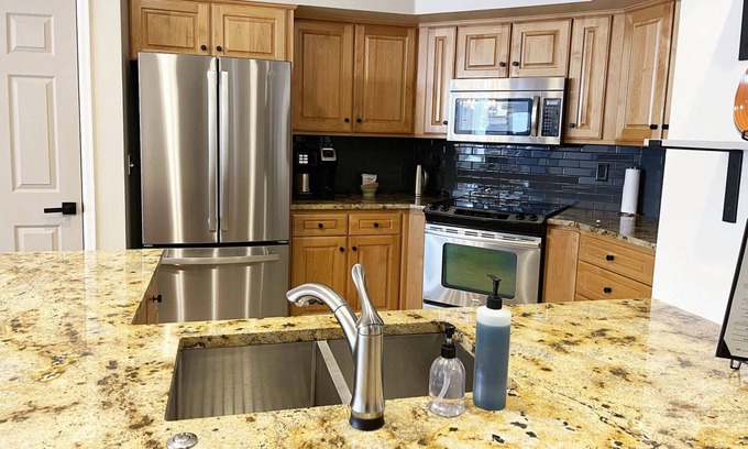 Steamboat Springs Condo | Best Christmas Rates! Walk to Resort or Ski/Town Shuttle-Pool-HotTub-Garage-Elevator-W/D-2 EnSuites