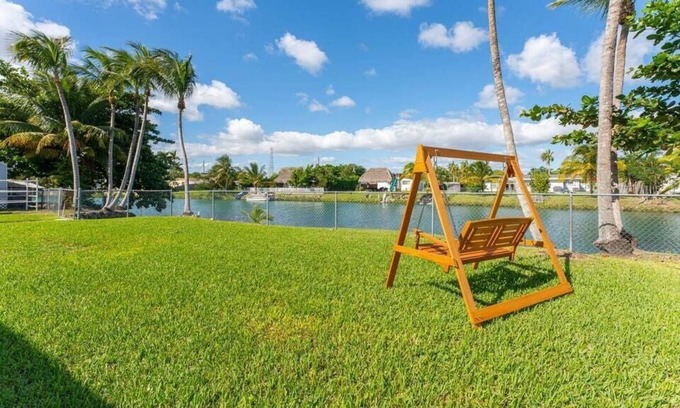 Cutler Bay House | Best Cutler Bay Home On The Water W/ Games&Kayaks!
