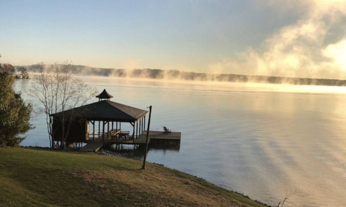 Milledgeville House | Best "DAM" View on Lake Sinclair! Kayaks πΆ Sunrises π
Big water π Fishing π£