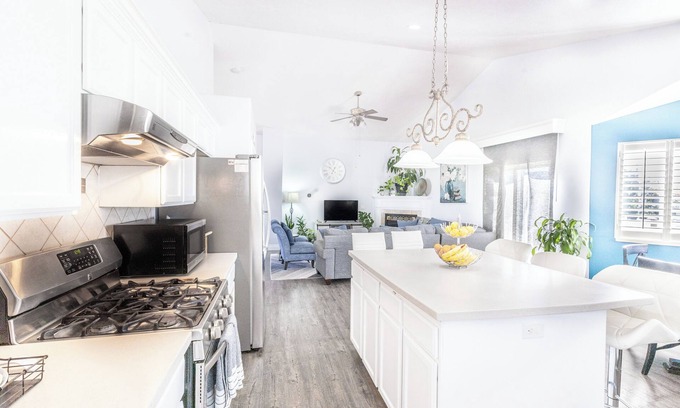 Farmington House | Best Elegant Home: Lagoon/Western Sports Park/Skiing Resorts