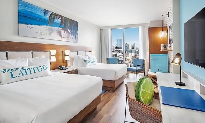 Sobro Hotel | Best Find! Outdoor Pool, Pets Allowed, Live Entertainment, Music City Center!