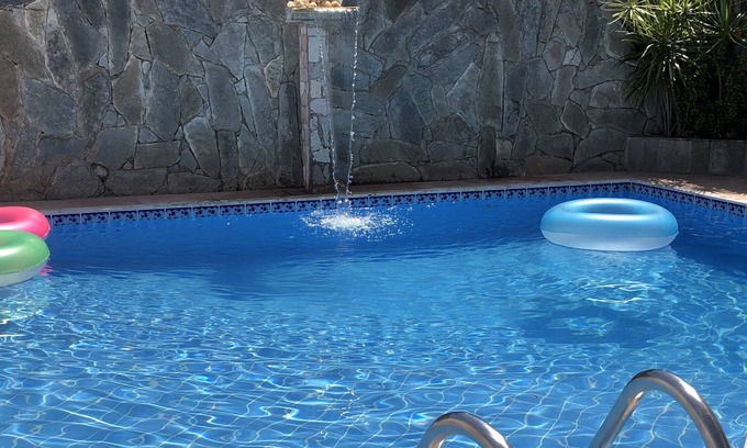 Vilas do Atlantico House | Best holiday home 5/4 (2Suites) Air cond, Beach, Pool, Fun and Internet