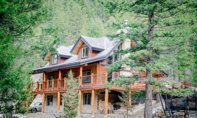 East Kootenay Cabin | Best Kept Secret in the Columbia Valley!
