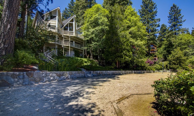 Blue Jay House | "BEST LAKE FRONT AND BEST LOCATION!" DIRECTLY ON THE LAKE! Pet Friendly!