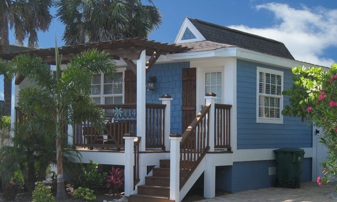 Ilexhurst House | Best Little Beach House on Anna Maria Island.With a pool