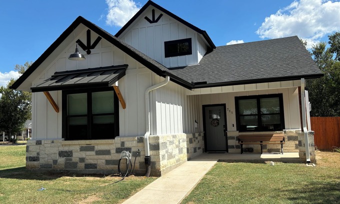 Bastrop House | Best Little Farmhouse in Bastrop