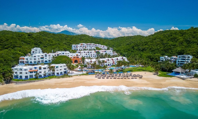 Santa Maria Huatulco Condo | Best Location on Property ~ Beachfront ~ Private Pool ~ Top Floor Corner Unit