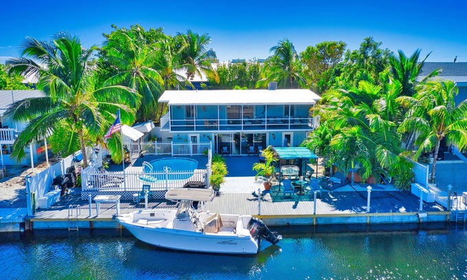 Sunshine Estates Apartment | Best Location for Your best vacation!