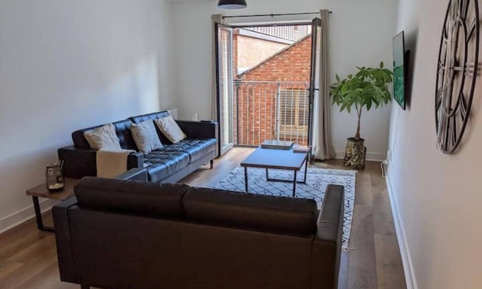 Belfast Central District Apartment | Best Location in Belfast! Free Parking-Luxury Accommodation