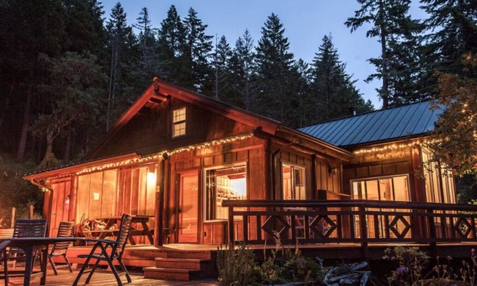 Oakridge Cabin | Best Location in Oakridge: Lake and Mountain Views