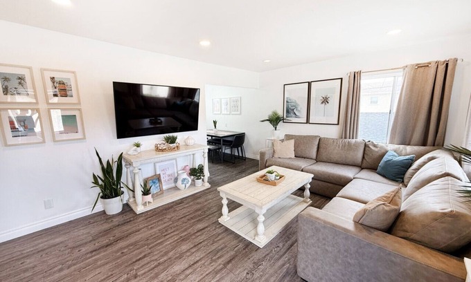 Pacific Beach Condo | ☀️BEST LOCATION IN PB☀️Walk 3 blocks to the Beach!