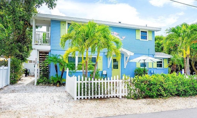 Anna Maria House | BEST LOCATION! NORTH END OF ANNA MARIA, FL , STEPS TO BEACH & DINING - UNIT A