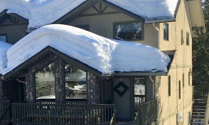 East Kootenay Condo | BEST LOCATION ON THE MOUNTAIN! Thunder Ridge 3 BR Ski in/Out Condo. Sleeps 8.