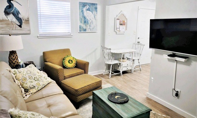 Old Town House | BEST location Quiet Cottage Pets Kitchen