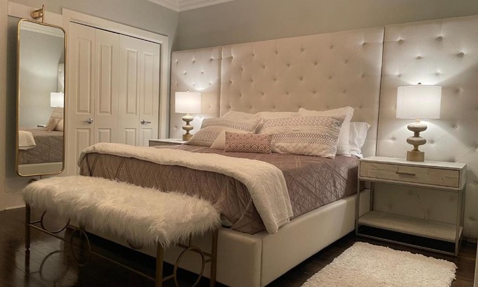 French Quarter Apartment | Best Location, Walk Anywhere