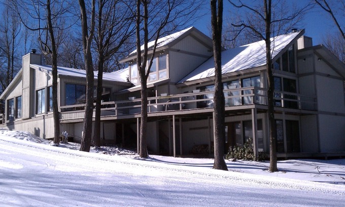 Hidden Valley House | Best Luxury home. Mini Ski Lodge. Ski in/Ski out. Golfers mega mancave.