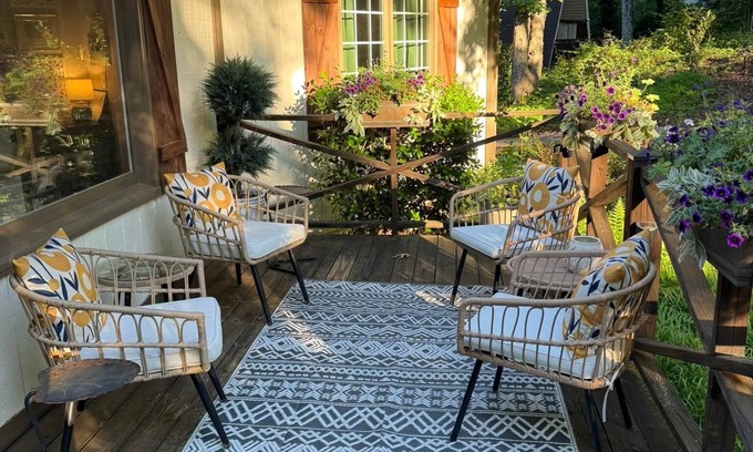 Gainesville House | Best of GA Award Nominee! Cozy Lakefront Retreat w/Hot Tub, Fire Pit