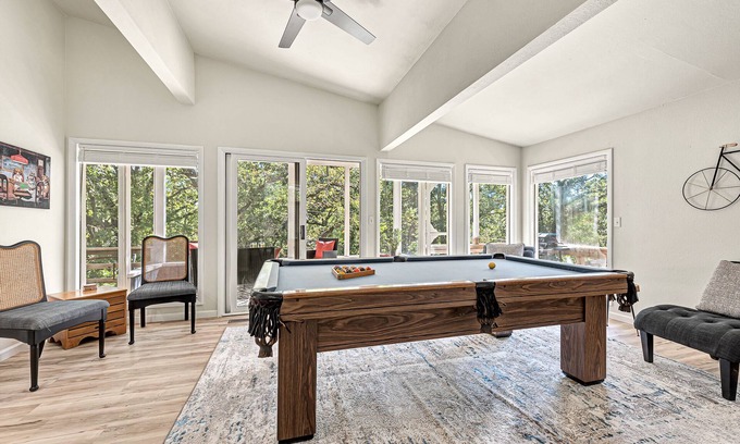 Bella Vista House | Best of NWA - Pool Table, MTB Trails, Golf, Hiking, King Bed