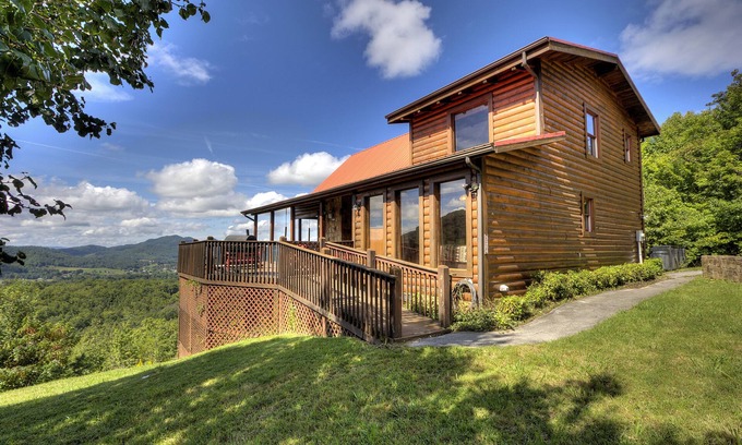 Gatlinburg - Pigeon Forge Cabin | Best Panoramic Views, 1 Mile to Park, Top Rental, Theater, Wifi, Hot Tub