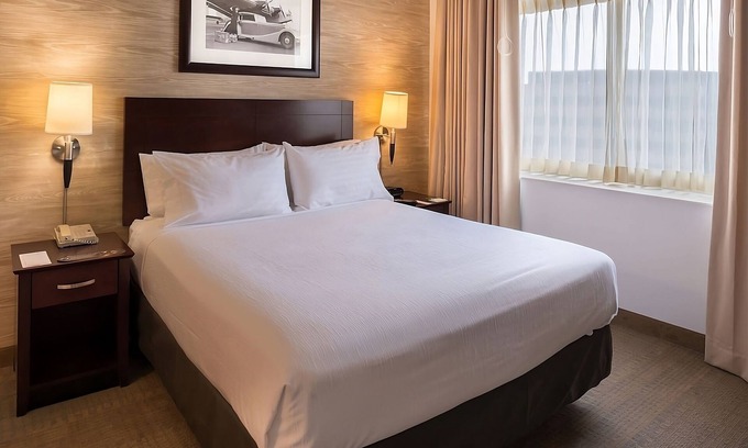 O'Hare House | Best Pick! Spacious and Pet-friendly Unit, Free Airport Shuttle Service!