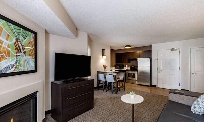 Mount Tabor Apartment | Best Place to Unwind! Pet-friendly 2BR Suites with Full Kitchen, Free Breakfast!