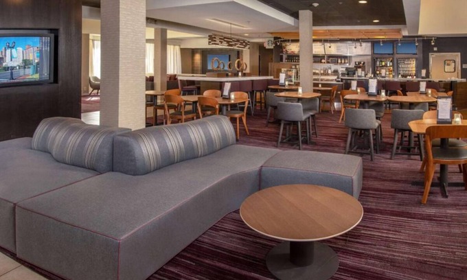Newark Hotel | Best Place to Stay in Newark! 4 Pet-friendly Units, Indoor Pool, Free Parking!