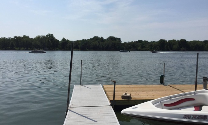Newville House | BEST PROPERTY ON THE LAKE! BOOK 3 NIGHTS AND GET A 4TH FREE!