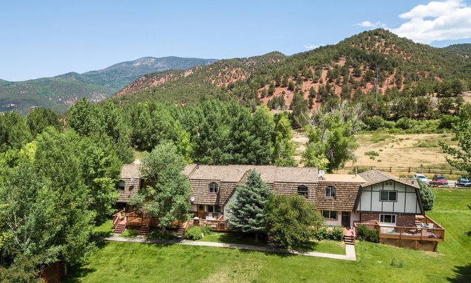 Basalt House | BEST RATES IN ASPEN, BASALT VALLEY, INQUIRE FOR LAST MINUTE DISCOUNTS