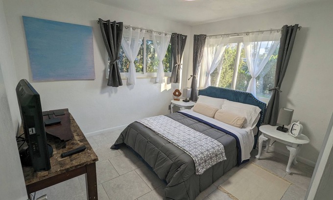 West Park House | Best single house! Centrally located, 10min away from Aventura mall & Hard Rock