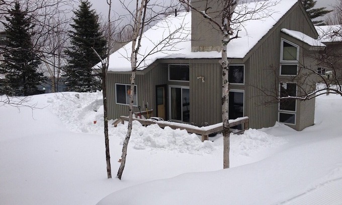 North Troy Condo | Best Ski In/Ski Out Location - ❄️❄️ Jay Peak Large 3 BR