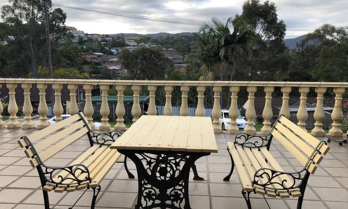 Farmborough Heights House | Best Southcoast home with Mt Kembla view