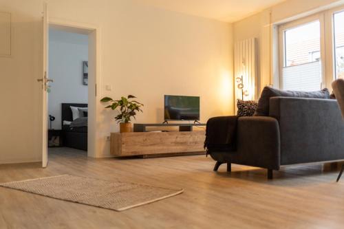 Huenfeld Apartment | BEST STAY CityAppartment Hünfeld- SmartTV FreeWlan Balkon, in wenigen Minuten am Bahnhof, Innenstadt und doch ruhig gelegen - ideal für Paare oder Geschäftsreisen