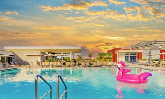 Hollywood Apartment | Best Stay|Rooftop Pool|Ocean View Balcony