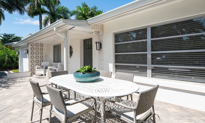 Central Naples House | Best Street! The BEACH is a 5 Min Drive plus Bikes, Firepit, & Fully Fenced Yard